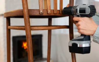 montaje de sillas y mesas